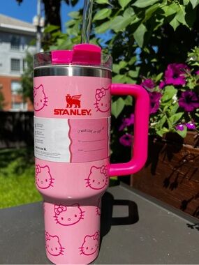 Stanley x Hello Kitty pink Exclusive cold cup 40oz straw cap bottle flowstate